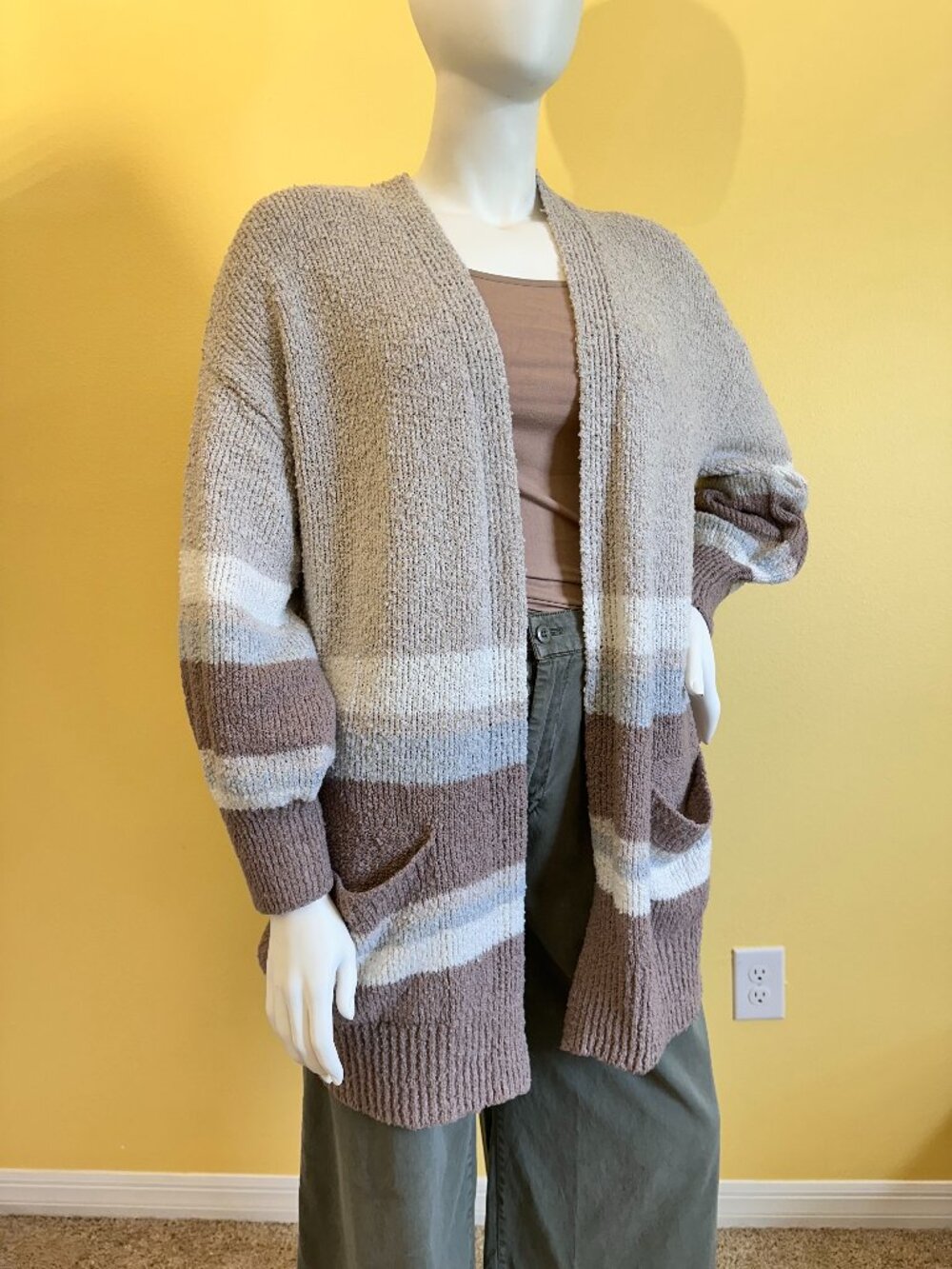 SO Taupe Colorblock Open Front Cardigan XL Cozy Knit Sweater with Pockets